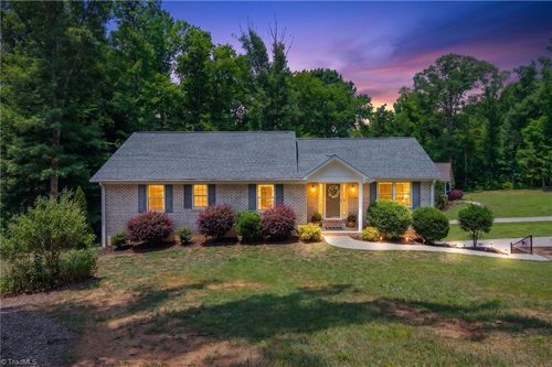 843 Montgomery Ct, Walnut Cove, NC, 27052-6878 | Card Image