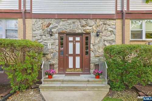 apt-11f-9 Somerset Dr, Suffern, NY, 10901-6934 | Card Image