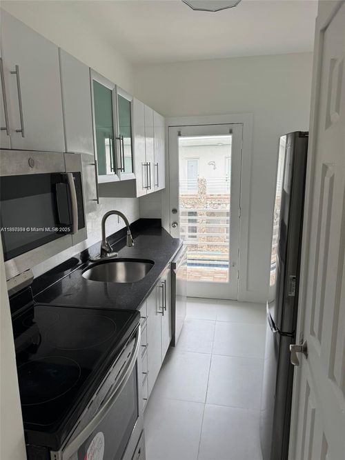 apt-24-320 85th St, Miami Beach, FL, 33141-4892 | Card Image