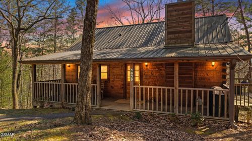 1639 Ridgecrest Dr, Sevierville, TN, 37876-7403 | Card Image