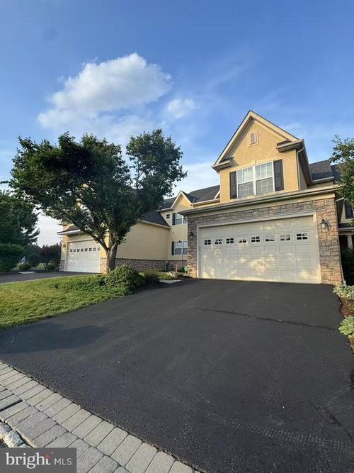 562 Farmdale Cir, BLUE BELL, PA, 19422-1369 | Card Image