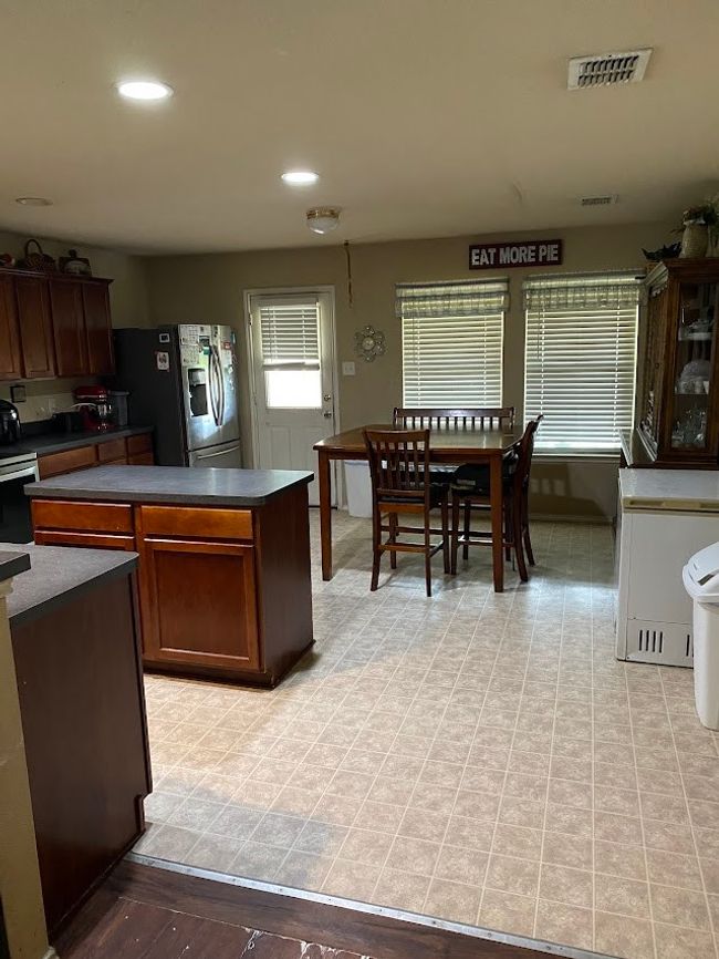 253 Pine Crest Dr, House other with 4 bedrooms, 2 bathrooms and null parking in Justin TX | Image 4