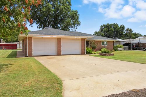 414 Spurlin Dr, Sayre, OK, 73662-1126 | Card Image
