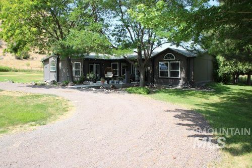 2614 N 3800 E, Hansen, ID, 83334-5002 | Card Image