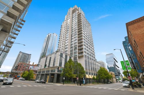 2700-200 W Grand Ave, Chicago, IL, 60654-8049 | Card Image