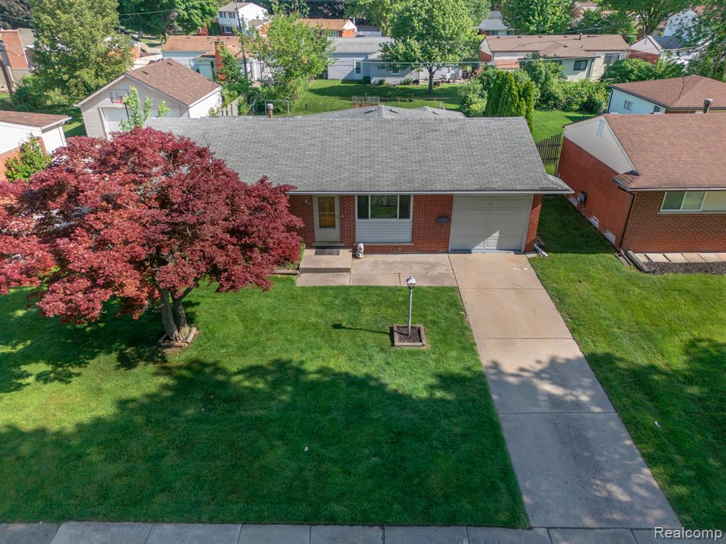Newburg Dr, Sterling Heights, MI 48313