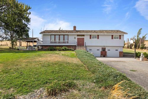 697 Conrad Rd, Touchet, WA, 99360-9553 | Card Image