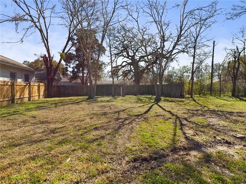 207 Bizzell St, Bryan, TX, 77801-2104 | Card Image