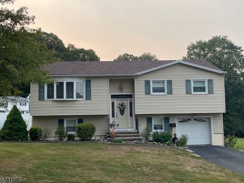 42 Valley Rd, Butler, NJ, 07405-1702 | Card Image