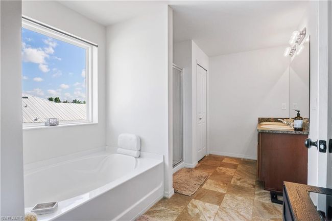 420 Se 13 Th Ct, House other with 4 bedrooms, 3 bathrooms and 2 parking in Cape Coral FL | Image 19