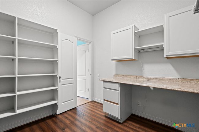 M Closet | Image 16