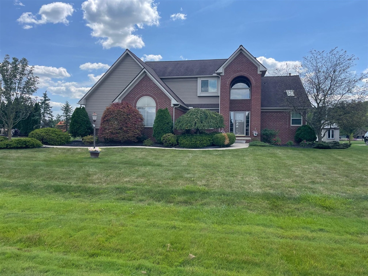 Pond View Dr, New Boston, MI 48164