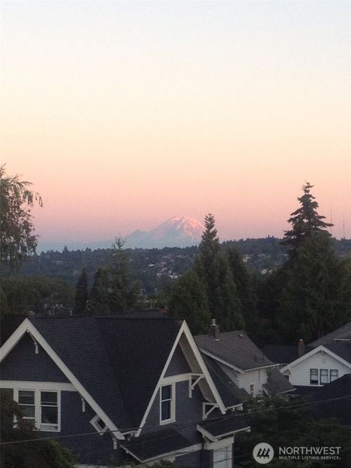 b-4419 Corliss Ave N, Seattle, WA, 98103-7656 | Card Image