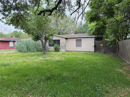 1110 18th Ave N, Texas City, TX, 77590-5657 | Card Image