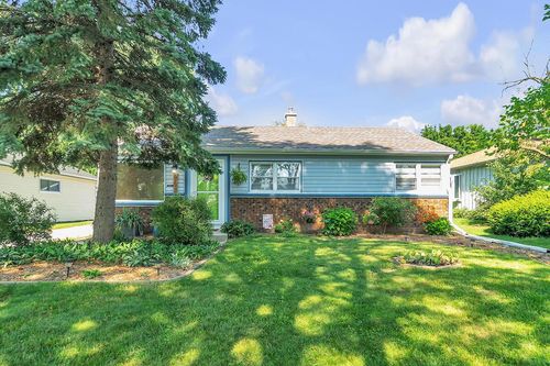 4577 N 101st Street, Wauwatosa, WI, 53225 | Card Image