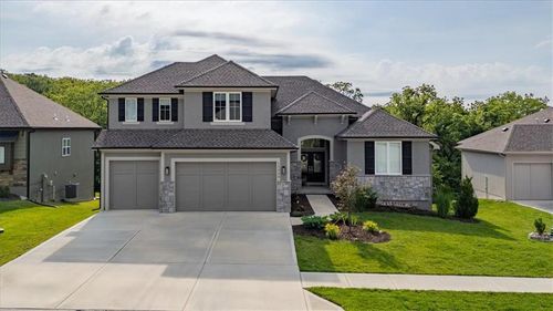 13430 Terrace Park Dr, Parkville, MO, 64152-5516 | Card Image