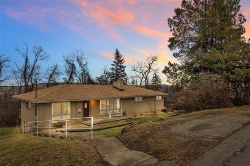 15 Pleasant Dr, Monessen, PA, 15062-2518 | Card Image