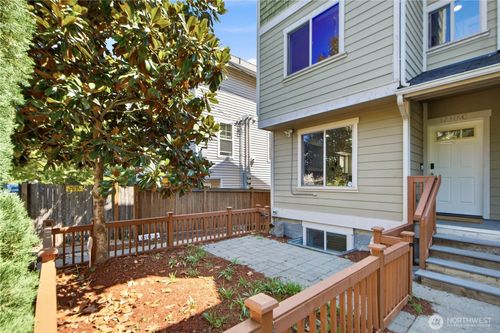 c-12316 33rd Ave Ne, Seattle, WA, 98125-5694 | Card Image