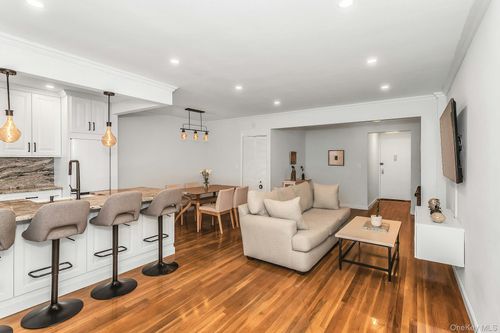 6c-33-25 90th St, Jackson Heights, NY, 11372-1612 | Card Image