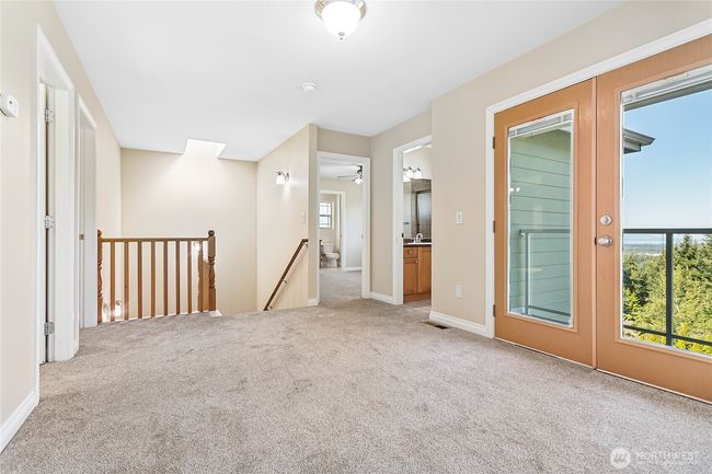 Upstairs bonus area and deck | Image 20