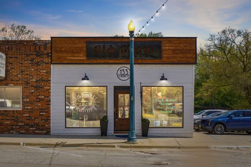 133 S Main St, Elkader, IA, 52043-7717 | Card Image