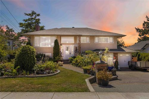 773 Gladiola Ave, Saanich, BC, V8Z2T2 | Card Image