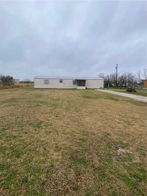 110 Agape Dr, Woodsboro, TX, 78393-3662 | Card Image