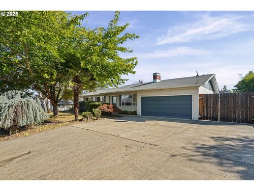 839 W Luellen Dr, Roseburg, OR, 97471-6804 | Card Image