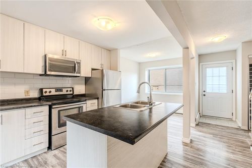 26-293 Fairway Rd N, Kitchener, ON, N2A2P1 | Card Image