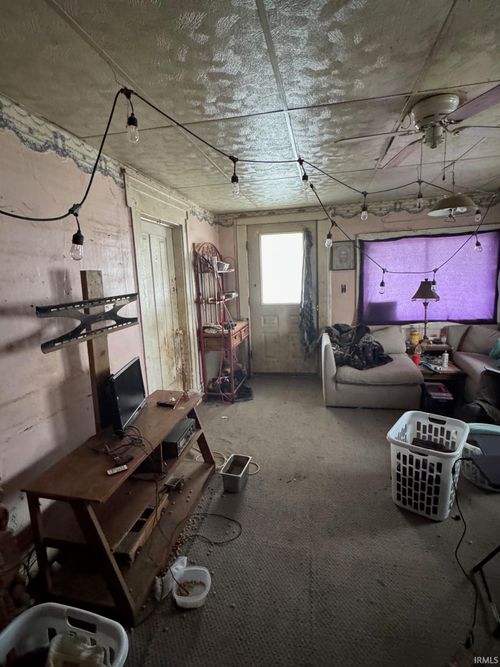 806 E Summit St, Attica, IN, 47918-1233 | Card Image