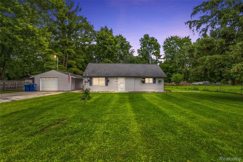 1843 Curtis Rd, Birch Run, MI, 48415-8914 | Card Image