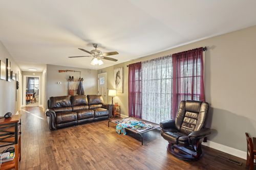 114 Oliver St, Ashland City, TN, 37015-1910 | Card Image