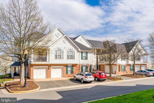 200-43114 Watercrest Sq, CHANTILLY, VA, 20152-4425 | Card Image
