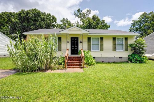 910 Fort Totten Dr, New Bern, NC, 28560-4661 | Card Image