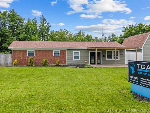 2505 Lincoln Dr, Clarksville, IN, 47129-1620 | Card Image