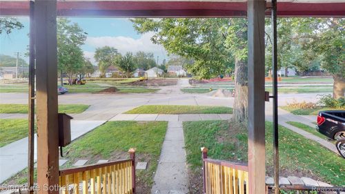 2002 Ridgemont Rd, Grosse Pointe Woods, MI, 48236-1336 | Card Image