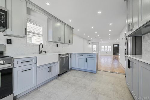 92 76th St, Woodhaven, NY, 11421-2819 | Card Image