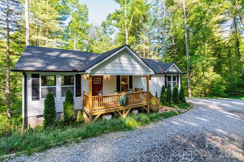 30 Edmond Woods Pl, Fairview, NC, 28730-9104 | Card Image