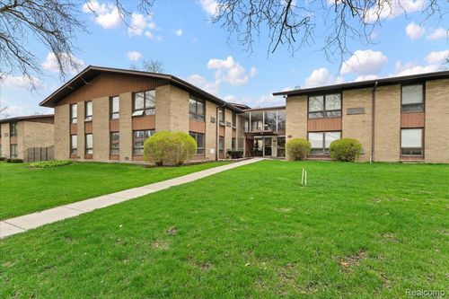 41-1545 Cherboneau Pl, Detroit, MI, 48207-2852 | Card Image