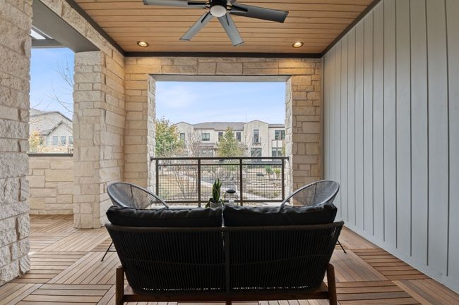 Second Floor Deck off of Living | Image 11