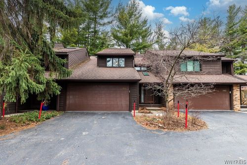186 Breezewood Common, Amherst, NY, 14051 | Card Image