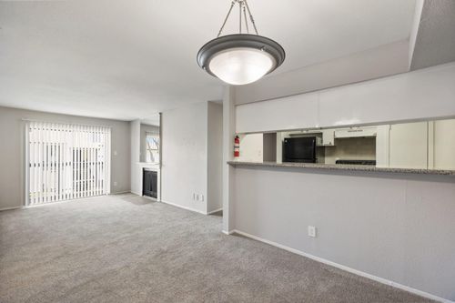 apt-2075-10101 Forum Park Dr, Houston, TX, 77036-8140 | Card Image