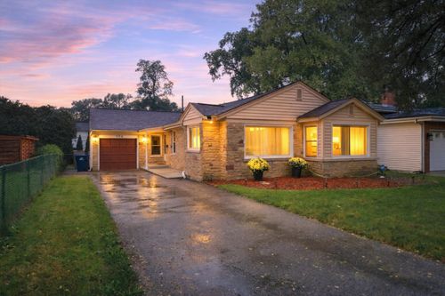 2250 Corona Rd, Waukegan, IL, 60087-4046 | Card Image