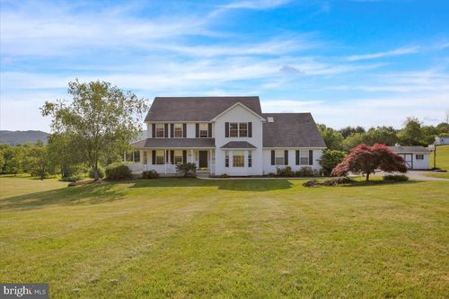 9 Arrowhead Dr, Douglassville, PA, 19518-9619 | Card Image