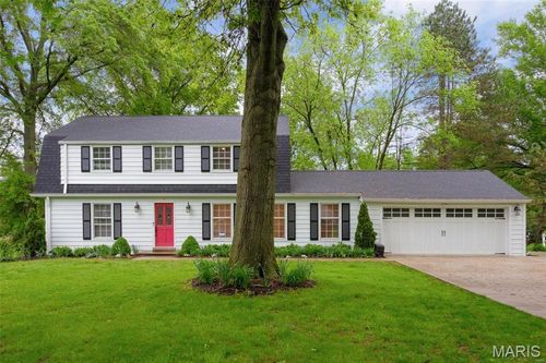 9 Middlebury Ln, Chesterfield, MO, 63017-8317 | Card Image