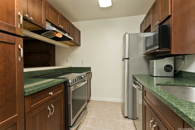 Upgraded Kitchen with Stainless Steel Appliances | Image 18