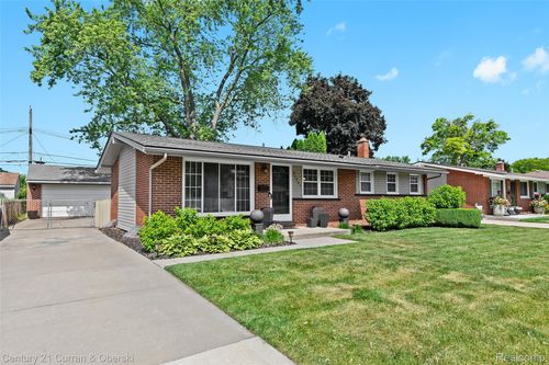 31201 Kenwood Ave, Madison Heights, MI, 48071-1083 | Card Image