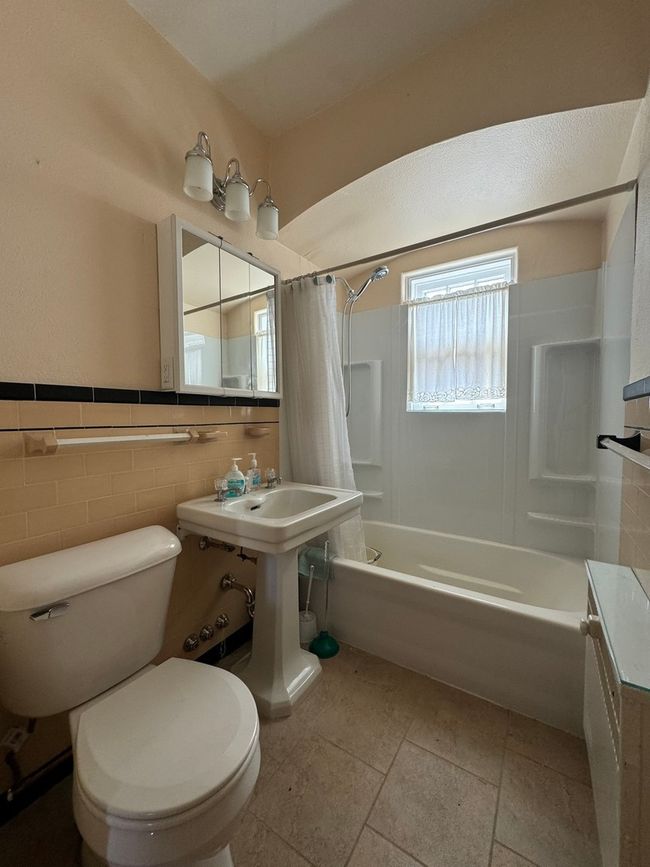APT-102 - 441 W Exchange St, Townhouse with 2 bedrooms, 1 bathrooms and 1 parking in FREEPORT IL | Image 9
