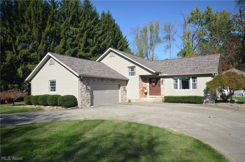 3805 Lake Vista Road, Akron, OH, 44319 | Card Image