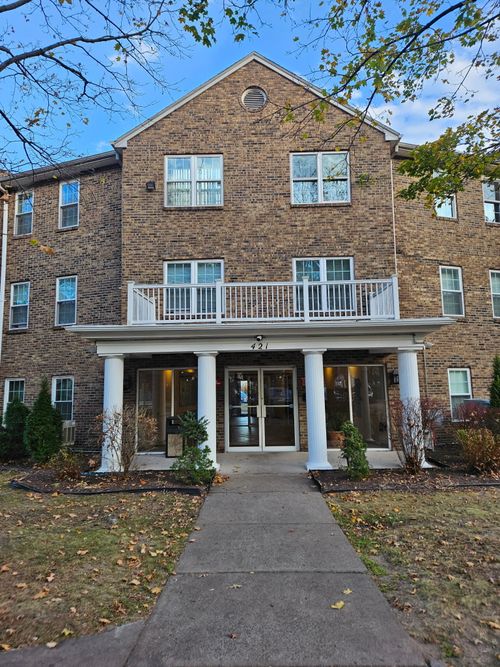 unit-302-421 Tolland St, East Hartford, CT, 06108-2516 | Card Image